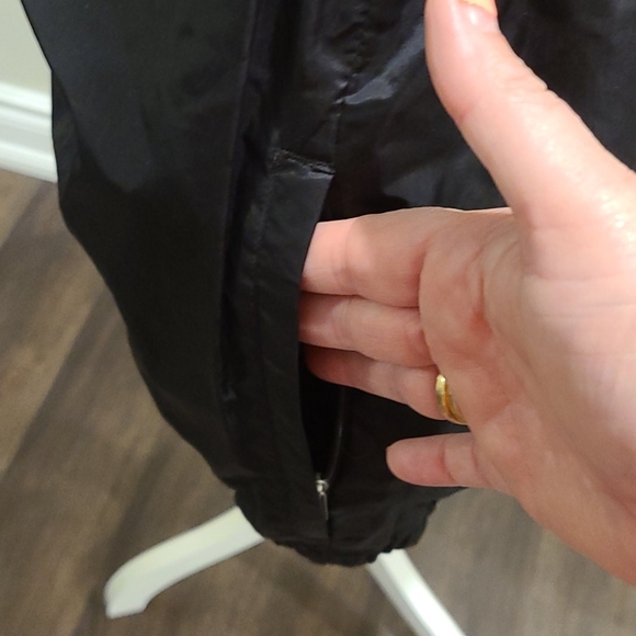 Club Monaco blk nylon/,polyester outdoor vest - Picture 5 of 9